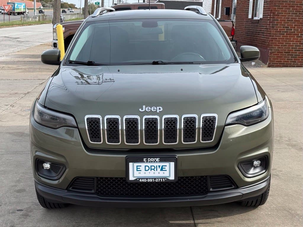 Photo 2 of 2019 Jeep Cherokee Latitude