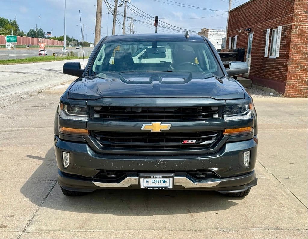 Photo 2 of 2017 Chevrolet Silverado 1500 LT