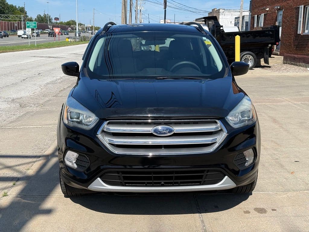 Photo 2 of 2017 Ford Escape SE