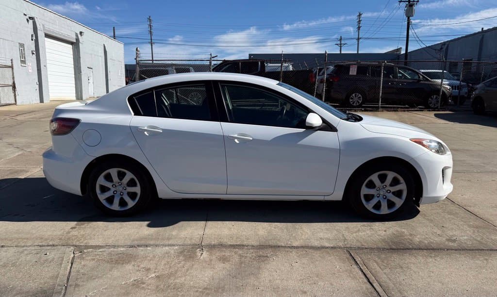 2012 Mazda Mazda3 i Sport - Image 5
