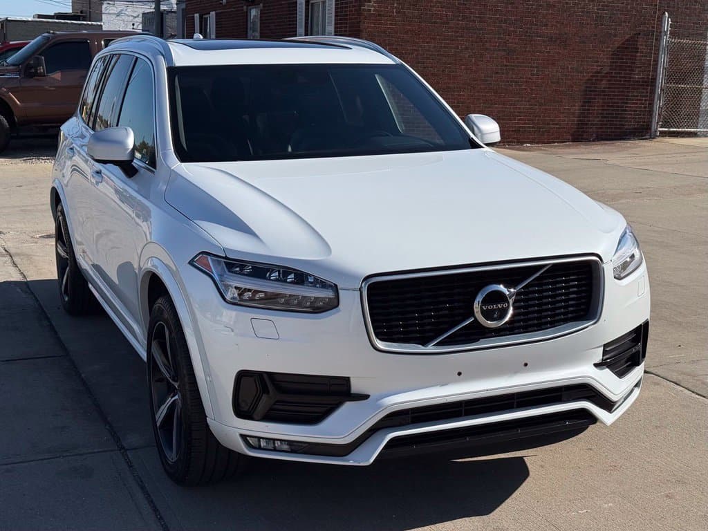 Photo 2 of 2018 Volvo XC90 T6 R-Design