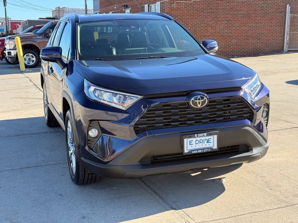 Photo 3 of 2021 Toyota RAV4 XLE Premium
