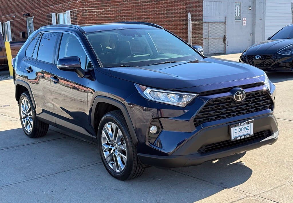 Photo 4 of 2021 Toyota RAV4 XLE Premium