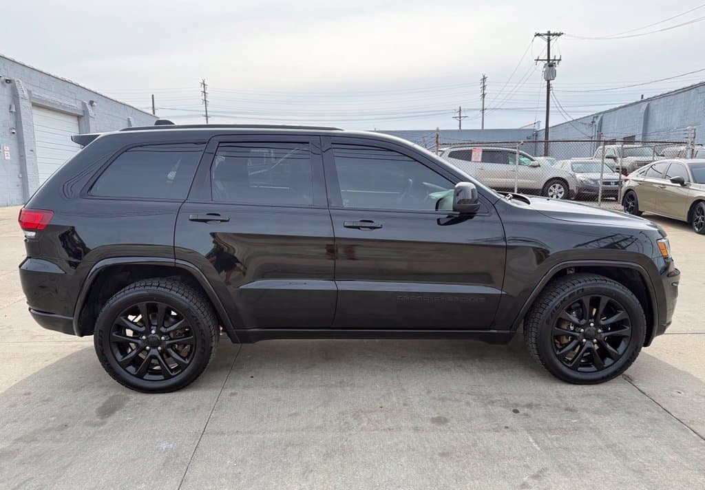 Photo 5 of 2020 Jeep Grand Cherokee Altitude