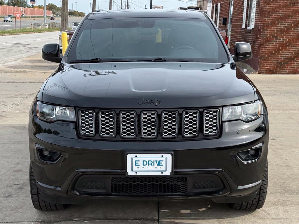 Photo 2 of 2020 Jeep Grand Cherokee Altitude